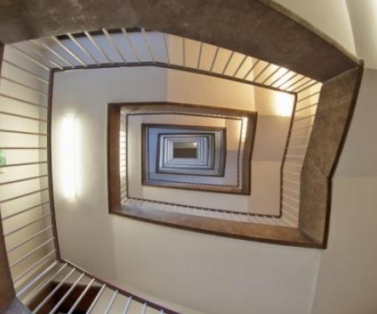Les chutes dans les escaliers : comment les éviter chez les seniors ?