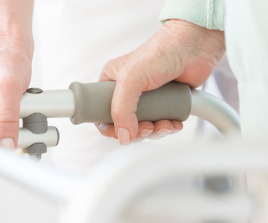 Prévention des chutes : un exosquelette au secours des personnes âgées