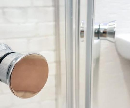 Cabine de douche pour remplacer une baignoire : quel modèle choisir ?