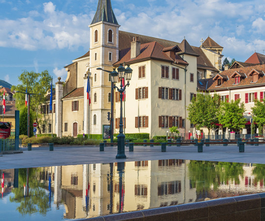 Les aides au maintien à domicile à Annecy