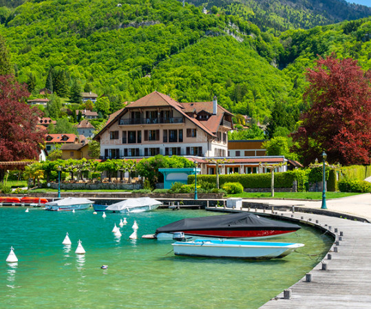 Installer une baignoire à porte à Annecy