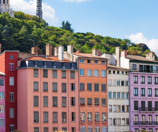 Installer une baignoire à porte à Lyon