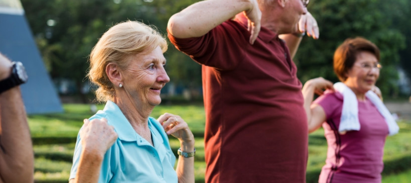 Inciter les seniors à participer à des associations