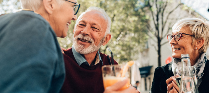 Seniors autour d'un verre