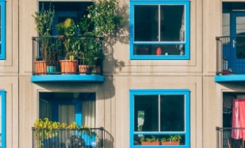 Aide à domicile pour personne âgée : les démarches et les aides financières
