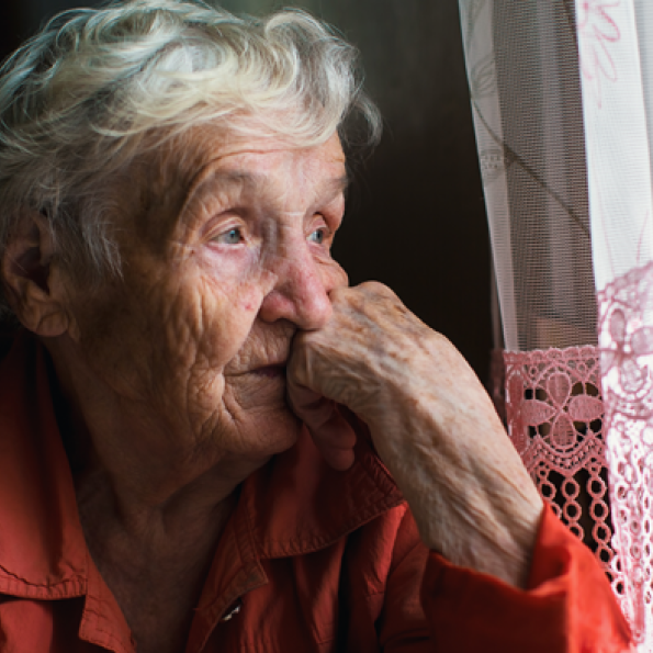 Isolement des personnes âgées : causes et solutions
