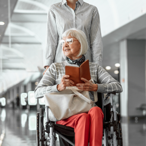 Accompagnement des personnes âgées pour voyager en transport en commun et se déplacer hors du domicile : zoom sur l'association "Les Compagnons du voyage"