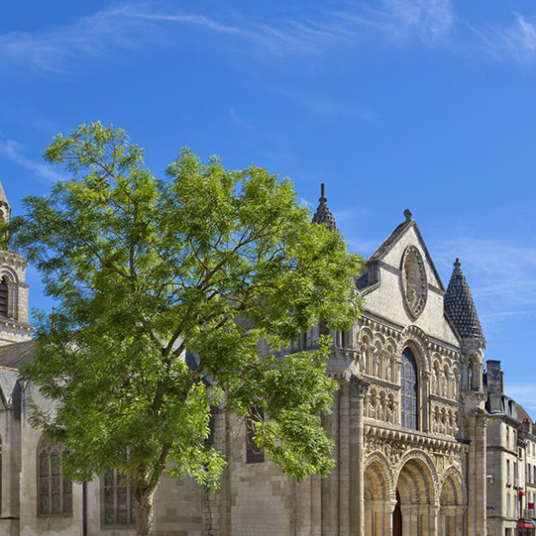 Les aides au maintien à domicile à Poitiers