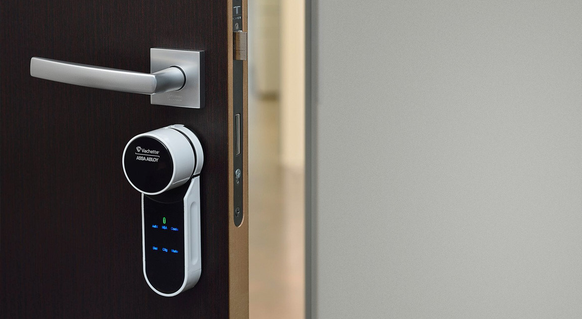porte blindee doorforce avec serrure connectee protection a distance